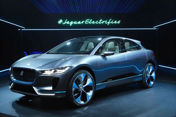 Jaguar на печалба за пръв път от десетилетие